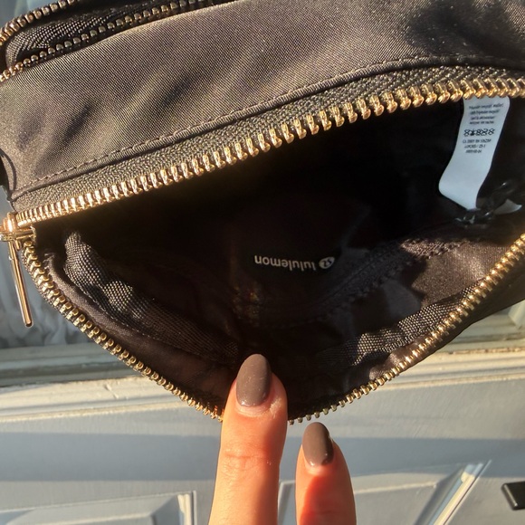 Lululemon Everywhere Crossbody Bag - Picture 5 of 11